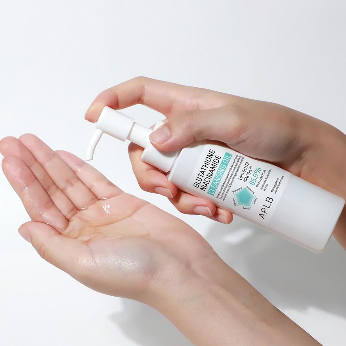 APLB Glutathione Niacinamide Cleansing Oil (105mL) - Image 3